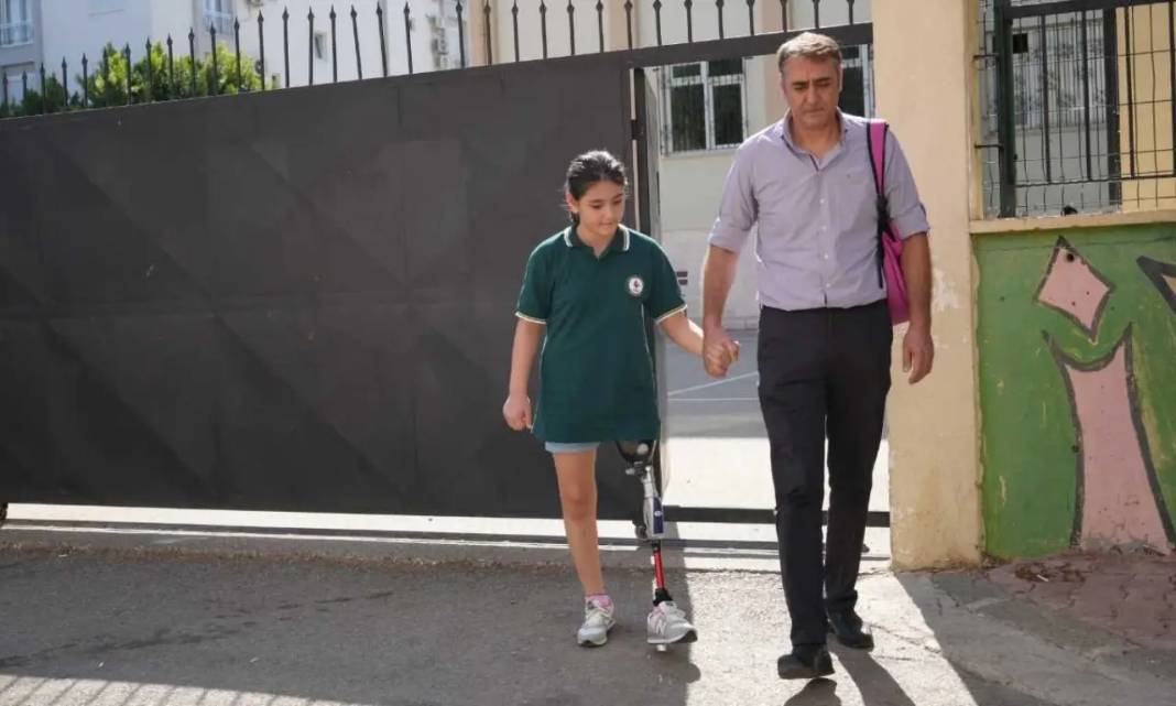 Antalya’da Özge Büyük Umutlarla Okula Başladı 2